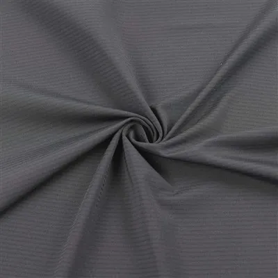 Vilka märken gör randiga pikéskjortor?